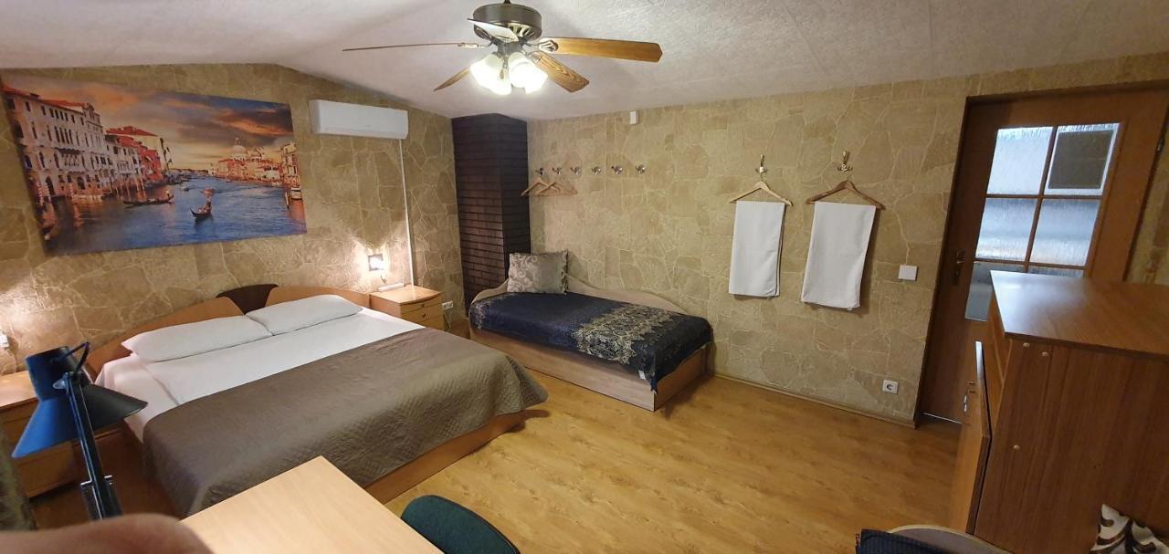 קובנה Aparthotel 4 ,, Cosy House Billiard " - Sauna & Parking מראה חיצוני תמונה