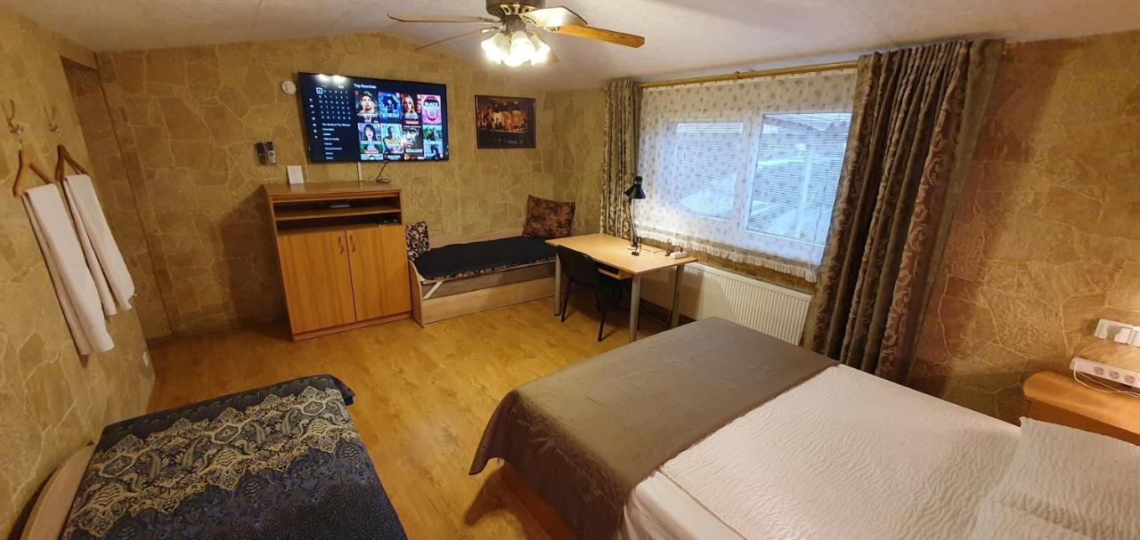 קובנה Aparthotel 4 ,, Cosy House Billiard " - Sauna & Parking מראה חיצוני תמונה