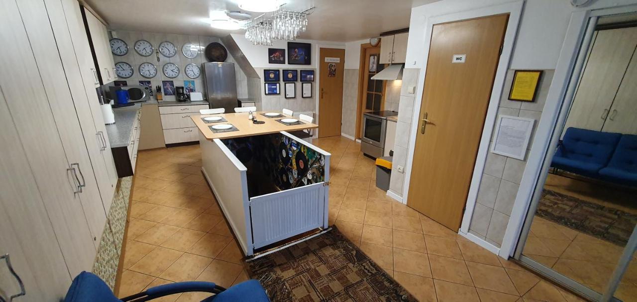 קובנה Aparthotel 4 ,, Cosy House Billiard " - Sauna & Parking מראה חיצוני תמונה