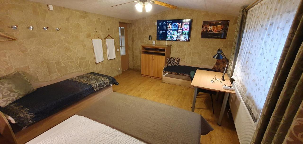 קובנה Aparthotel 4 ,, Cosy House Billiard " - Sauna & Parking מראה חיצוני תמונה