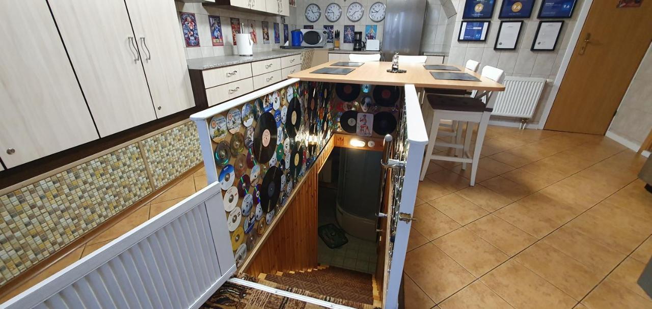 קובנה Aparthotel 4 ,, Cosy House Billiard " - Sauna & Parking מראה חיצוני תמונה